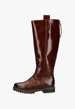 Brązowe skórzane buty za kolano o błyszczącej powierzchni, z bocznym zamkiem błyskawicznym, teksturowaną podeszwą oraz pętelką u góry dla łatwości zakładania.
