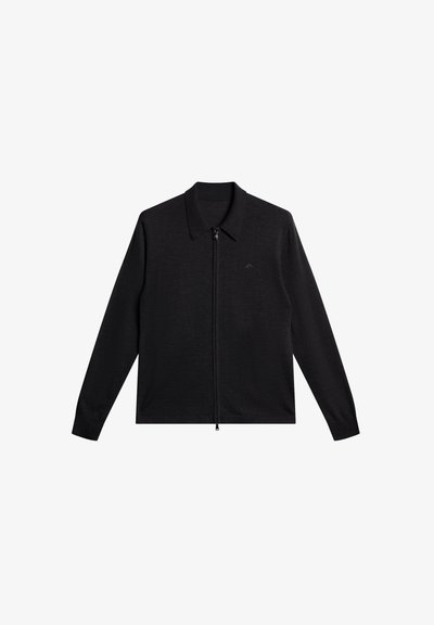 Svart långärmad zip-up cardigan med krage, tillverkad av lättviktig tyg, uppvisad liggande på vit bakgrund.