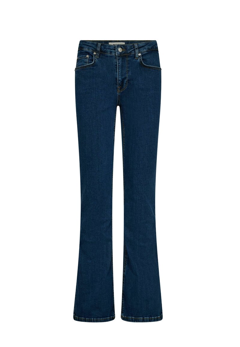 Jeans de mezclilla azul oscuro con una cintura de tiro medio, cinco bolsillos y un ligero acampanado en el dobladillo.