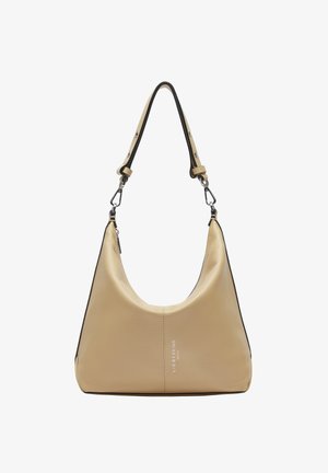 Sac hobo en cuir texturé beige avec des finitions noires. Présente une forme arquée, une bandoulière réglable et des accents en métal argenté.