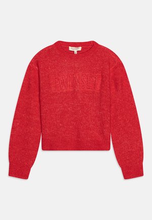 Czerwony sweter dzianinowy z długimi rękawami i prążkowanymi mankietami, z wypukłym napisem "TWINSET" na piersi.