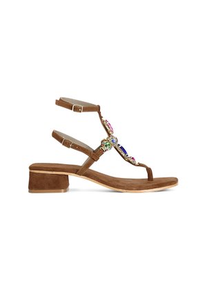 Sandalo in suede marrone con tacco basso a blocco, cinturini regolabili e decorazioni in gioielli nei colori rosa, blu e verde. Suola piatta.