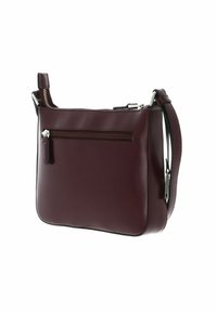 Borsa a tracolla in pelle di un profondo bordeaux, con una tasca frontale con zip, minuteria argentata e una tracolla regolabile. Design liscio e strutturato.