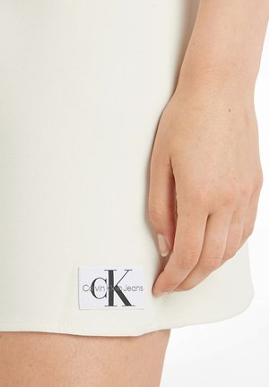 Calvin Klein, OPEN BACK BUCKLE DRE - Robe de jour - icicle