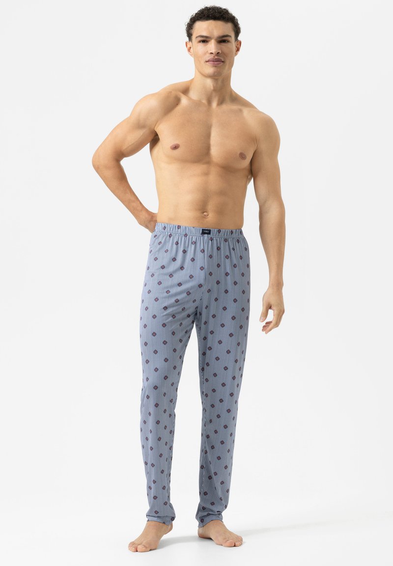 Heren blauwe pyjamabroek met een gestreept patroon en kleine rode bloemenaccenten. Elastische tailleband, lichtgewicht katoenmateriaal, volwaardige lengte.