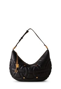 Schwarze Handtasche aus Leder mit gewölbter Form, gesteppter Verzierungen, goldfarbenen Beschlägen und einem langen, verstellbaren Tragegurt. Sie verfügt über einen Reißverschluss und dekorative Akzente.