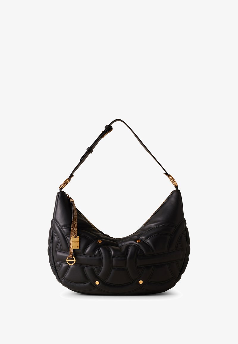 Schwarze Handtasche aus Leder mit gewölbter Form, gesteppter Verzierungen, goldfarbenen Beschlägen und einem langen, verstellbaren Tragegurt. Sie verfügt über einen Reißverschluss und dekorative Akzente.