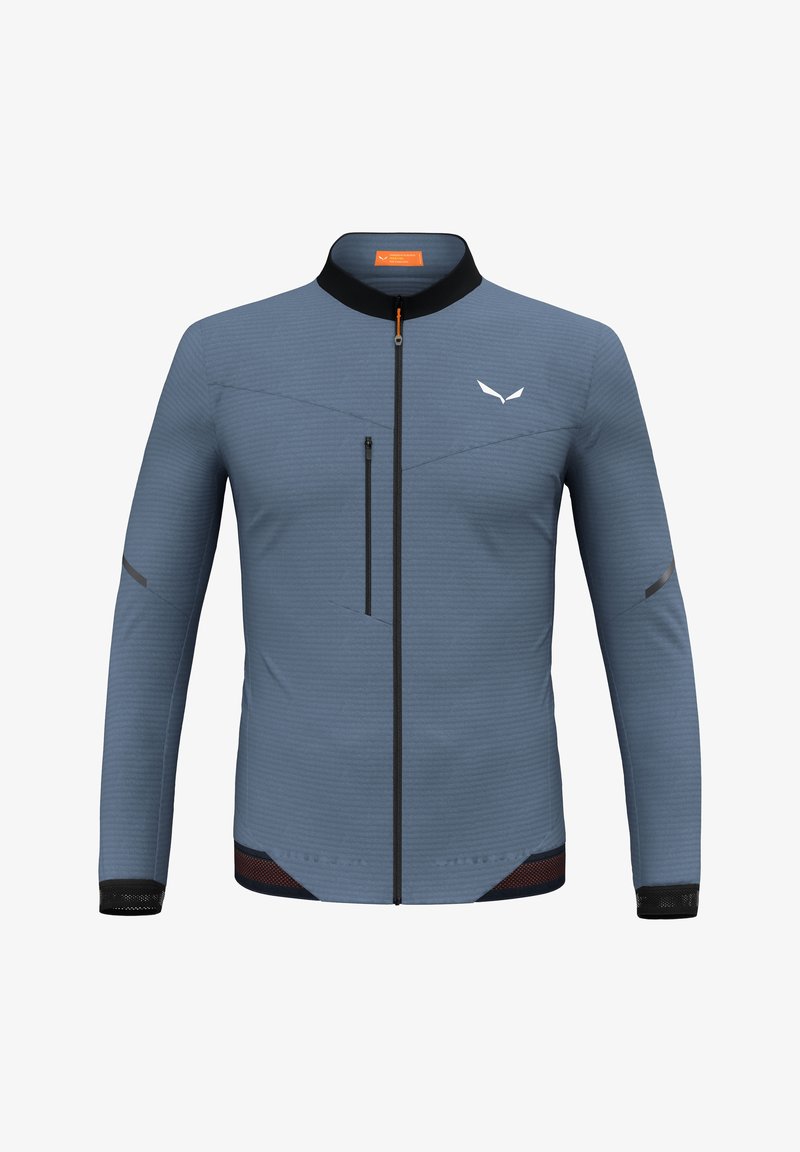 Blauwe outdoorjas met lange mouwen, rits aan de voorkant, textuurmateriaal, zwarte kraag, dunne zwarte accenten en een klein wit logo.