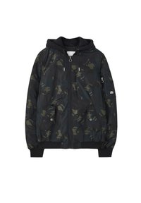 Kurtka w stylu kamuflażu w ciemnozielonym i czarnym kolorze, z kapturem, zapięciem na zamek błyskawiczny, elastycznymi mankietami oraz dwiema bocznymi kieszeniami z zatrzaskami.