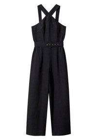 Combinaison noire sans manches avec jambes larges, bretelles croisées dans le dos et ceinture assortie avec une boucle ronde à la taille.