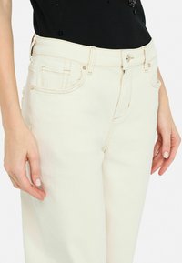 LIU JO CARROT - Mom jeans - off white