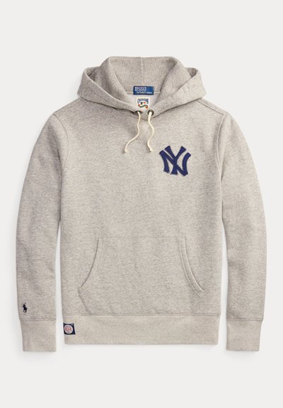 Siva bombažna jopa s kapuco, sprednjim žepom, nastavljivo vrvico za kapuco, vezenim modrim logotipom NY in rebrastimi manšetami ter spodnjim robom.
