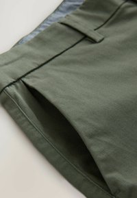 Next SLIM FIT - 2 PACK - Pantaloni scurți - white  sage green