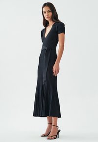 CALLI LINSEY - Svetríkové šaty - black