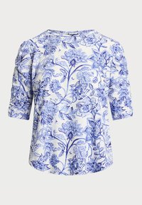 Vit kortärmad skjorta med blå blommönster som har detaljerade blad och blommor genom hela tyget.