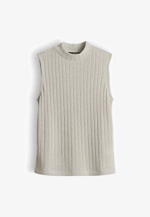 Ärmelloser beige gestrickter Pullover mit geripptem vertikalem Muster und rundem Rundhalsausschnitt, flach auf weißem Hintergrund gelegt.