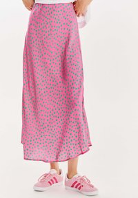 - Spódnica trapezowa