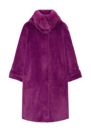 Lila Kunstpelzmantel mit hohem Kragen, der eine glatte Textur, weite Ärmel und einen geraden Schnitt aufweist, ideal für Lagen-Looks.