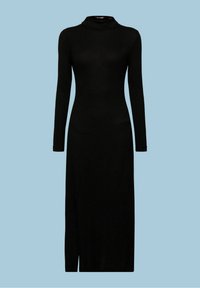 Schwarzes langärmliges Kleid mit hohem Kragen, dehnbarem Stoff, geschwungener Saumlinie und seitlichem Schlitz, das eine schlichte, minimalistische Silhouette zur Schau stellt.