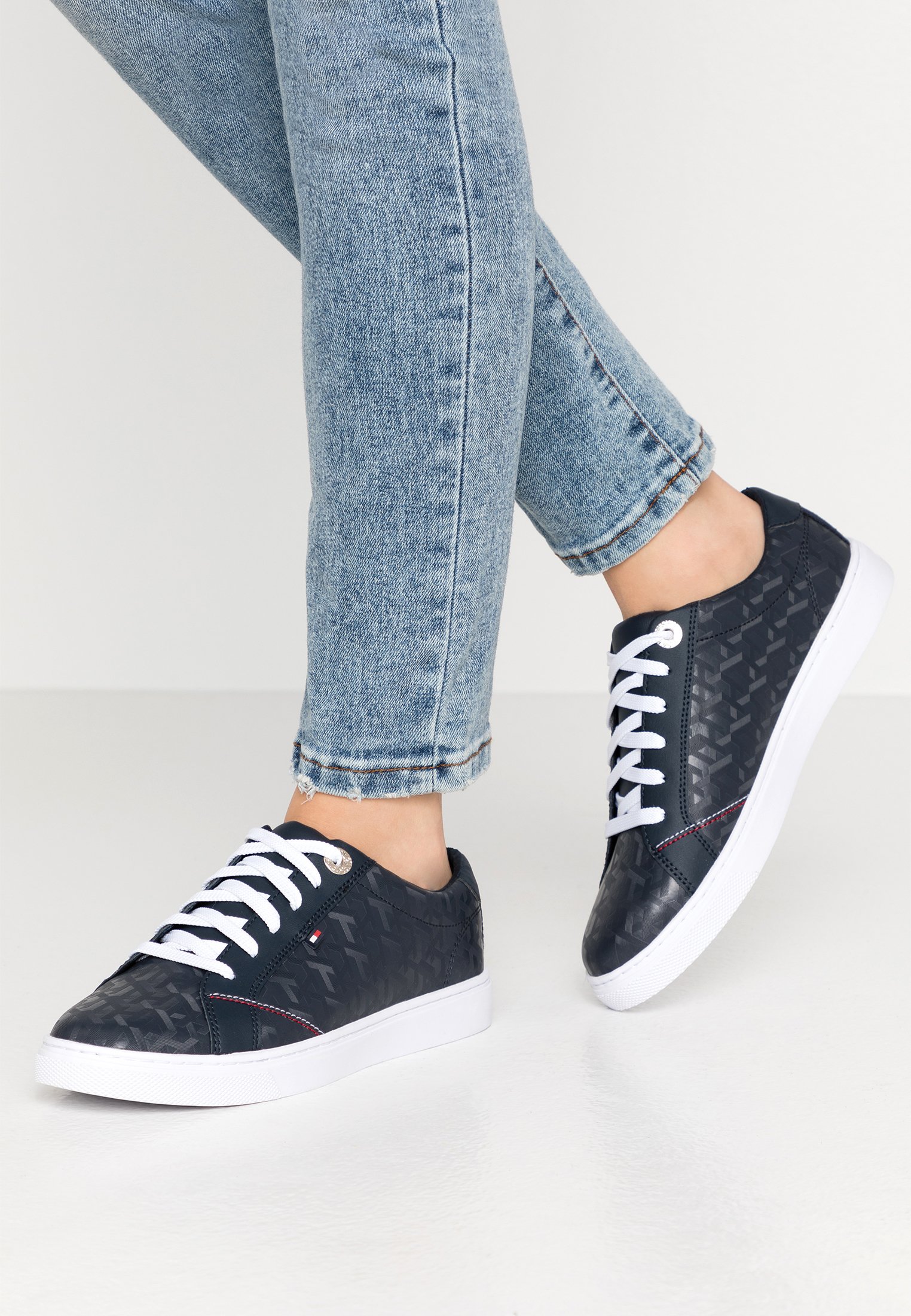 tommy jacquard leather sneaker