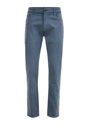 Vaqueros de mezclilla azul con corte recto, cinco bolsillos, cierre de cremallera y botón. Textura suave con un ligero estiramiento para mayor comodidad.