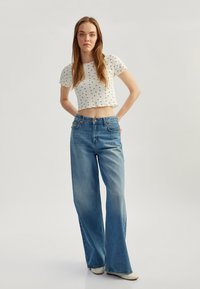 Koton CROP biały