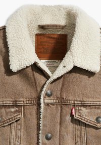 Levi's® TRUCKER  - Chaqueta vaquera - breakfast sandwich sherpa
