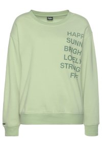 Helles grünes Sweatshirt aus weichem Stoff. Mit überschnittenen Schultern und einem vertikalen Textdesign in Grau auf der Vorderseite: "HAPPY SUNNY BRIGHT LOVELY STRUGGLE."