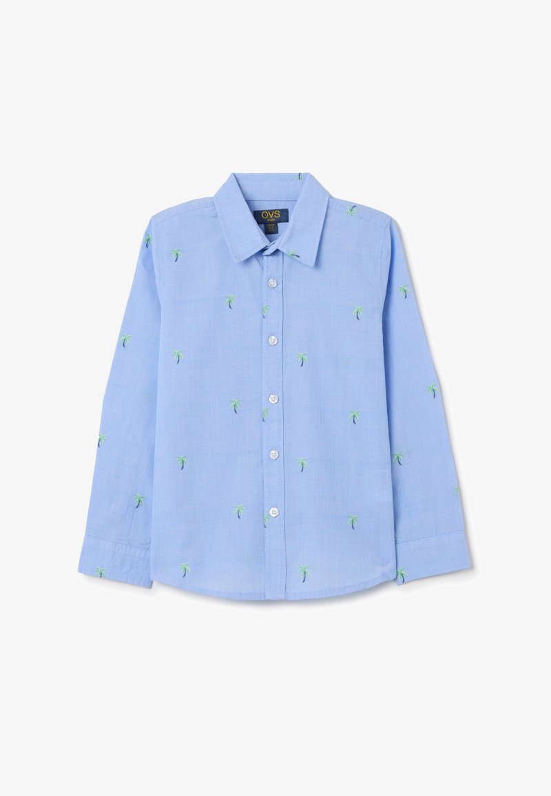 Lichtblauw overhemd met lange mouwen, gemaakt van stof met kleine groene palmboom borduursels, met een knoopsluiting aan de voorkant en een klassieke kraag.