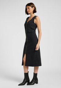 Lee SLEEVELESS - SLIM FIT - Spijkerjurk - brisk night