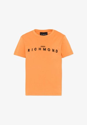 T-shirt arancione a maniche corte con testo nero "JOHN RICHMOND" centrato sul petto in caratteri in grassetto.
