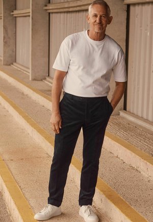 Next, STANDARD FIT CORDUROY - Pantaloni eleganti - navy blue