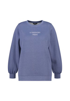 Blauwe trui met lange, opbollende mouwen en ronde halslijn. Voorzien van de tekst "LE WEEKEND PARIS" in een contrasterend lettertype op de borst.