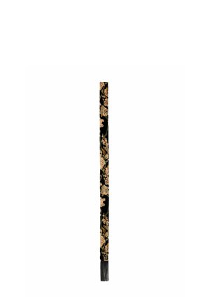 Lang, smal sort tørklæde med beige blomstermønster og sorte frynser i den ene ende.