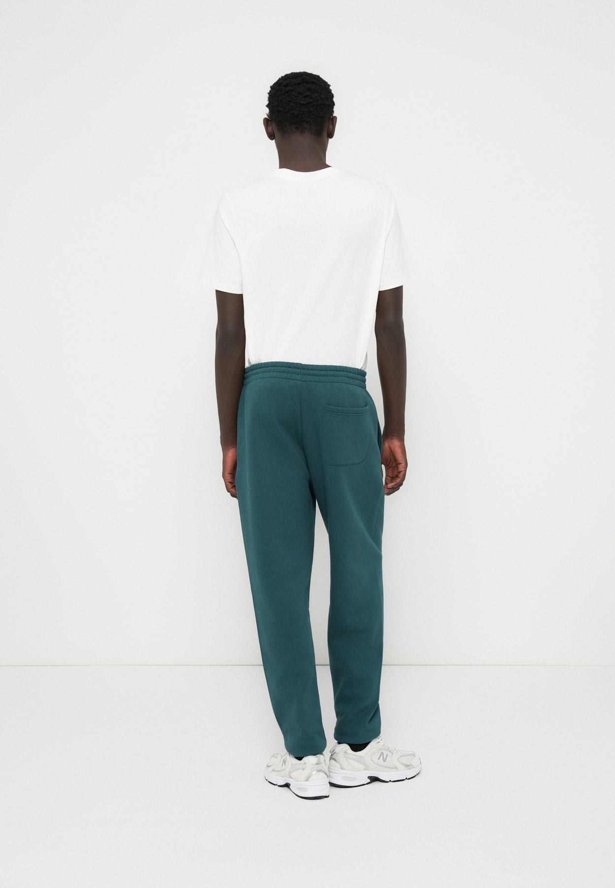 SPORT ESSENTIALS JOGGER