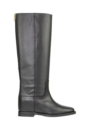 Stivale alto in pelle nera con una texture liscia, punta rotonda e suola piatta. Presenta un accento dorato nella parte superiore per un tocco di dettaglio.