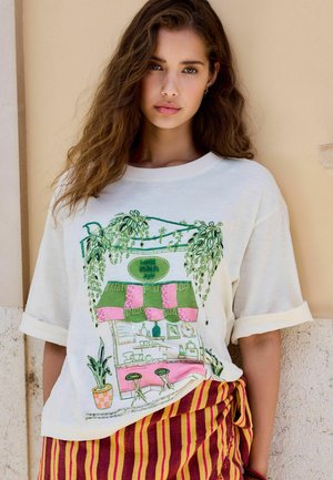 Next, REGULAR FIT - BOXY SHORT SLEEVE CREW NECK T-SHIRT - T-shirts print - ecru beaded matcha graphic