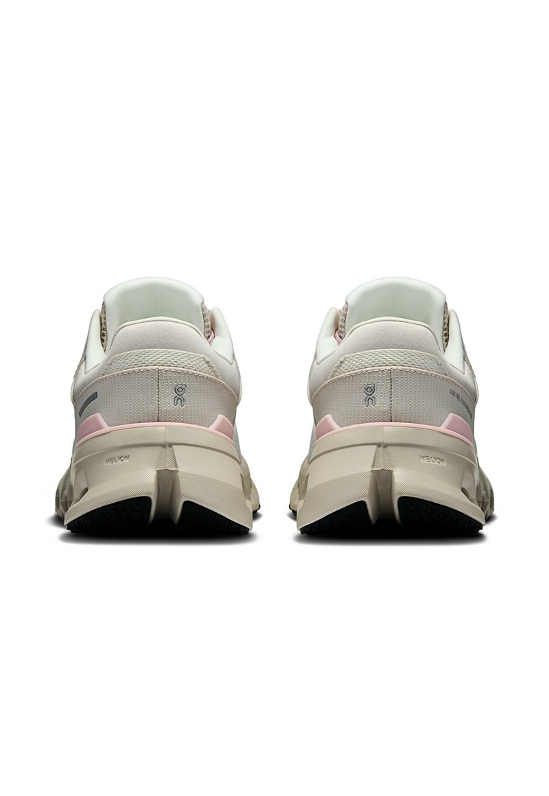 On CLOUDRUNNER 2 WIDE - Silniční běžecké boty - ivory mauve