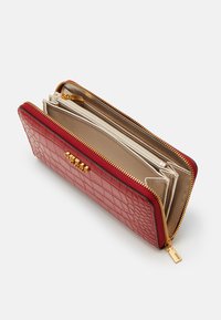 Guess LAUREL LARGE ZIP AROUND - Punge - garnet