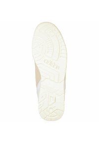 Adidas sneakersula i off-white gummi med texturerade greppmönster. Har en bred, rundad form med släta och texturerade partier.