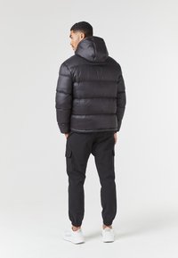 CLOSURE London RACER LOGO PUFFER JACKET - Téli dzseki - black
