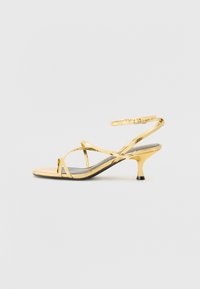 Selecionado, gold-coloured