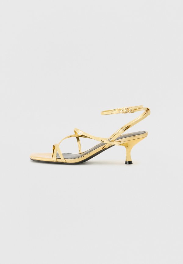 CHIQUE - Ankle cuff sandals