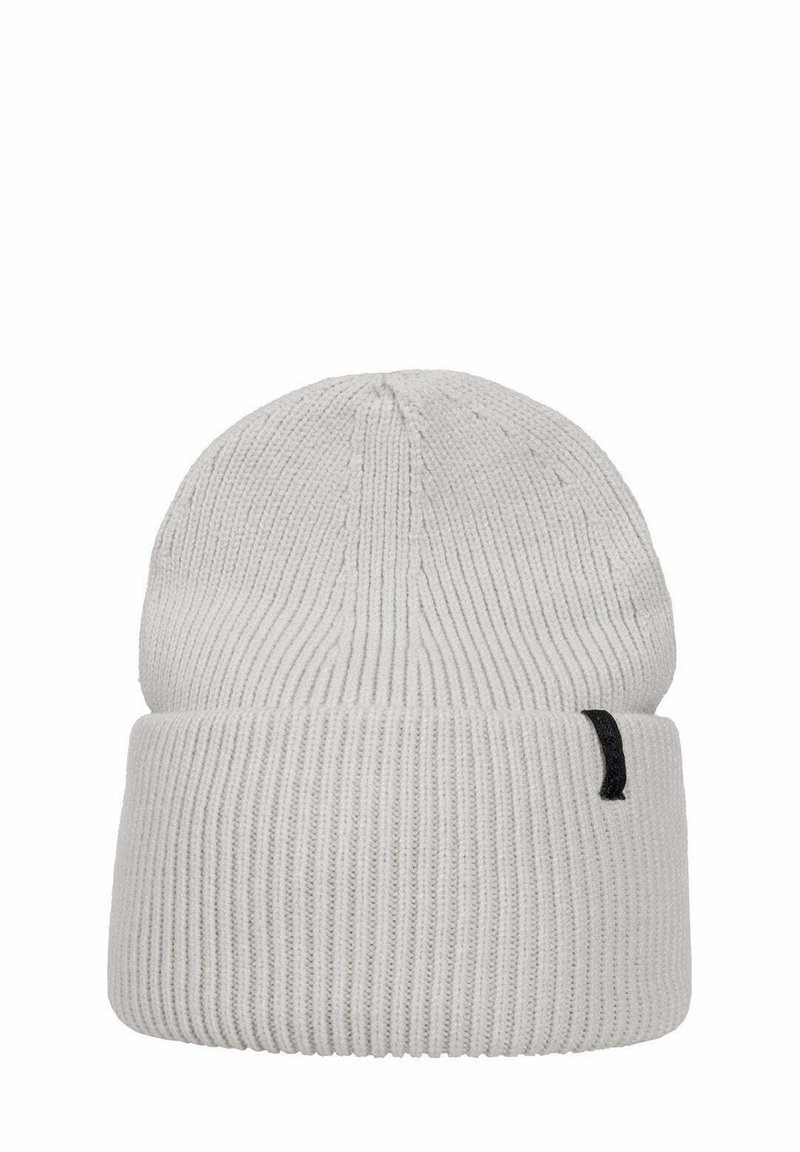 Vaaleanharmaa pipo, jossa on ribbitoitu pinta, pehmeä neulomateriaali ja musta korostustagi taitetussa reunassa.