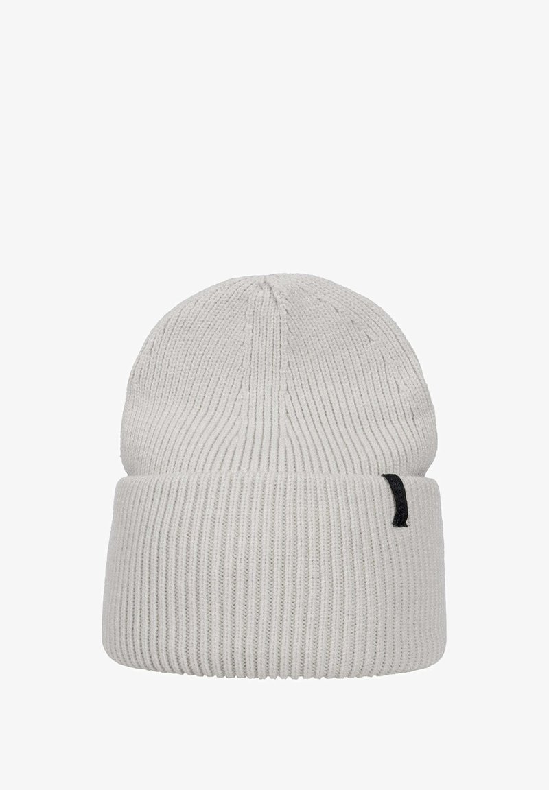 Vaaleanharmaa pipo, jossa on ribbitoitu pinta, pehmeä neulomateriaali ja musta korostustagi taitetussa reunassa.