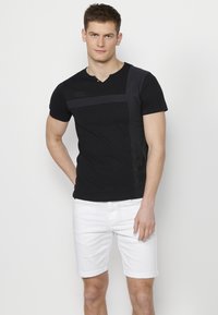 Koroshi SHORT SLEEVE - Apdrukāts T-krekls - black