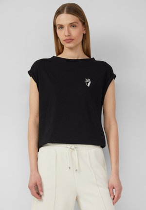 MIT UND ÜBERSCHNITTENEN SCHULTERN - Print T-shirt - schwarz