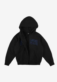 Czarna bluza z kapturem na zamek błyskawiczny z dużym niebieskim logo "PSTO" z przodu oraz wyściełanym kapturem, leżąca płasko na białym tle.