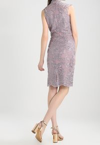 Chi Chi London Juhlamekko - light pink