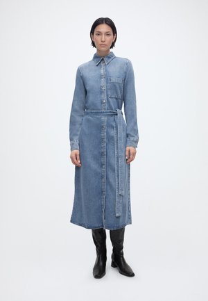 Marc O'Polo DRESS, LONGSLEEVES - Denimové šaty - tencel mid blue wash